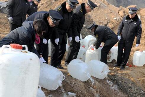 工业酒精勾兑假酒，检测仪器立马知晓